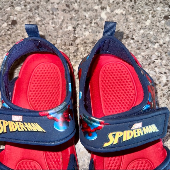 H&M l Marvel Boy's Spiderman Velcro Sandals l Size: 12C - Picture 5 of 10